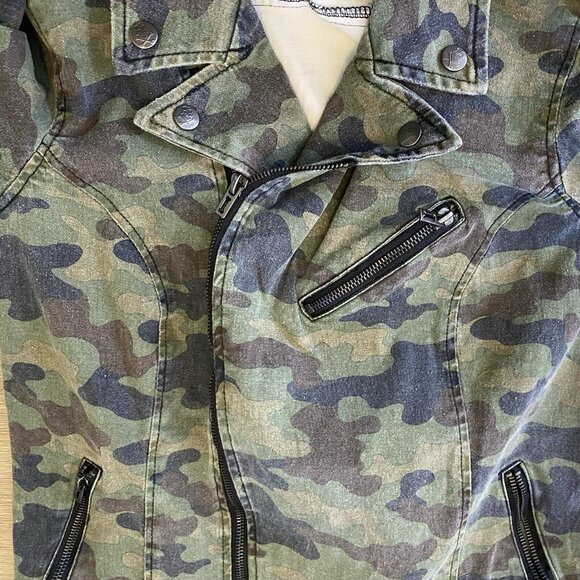 Royal Bones Jacket Women's Green Camo Sz L Goth Punk Asymmetrical  Zip Belt VTG - Picture 5 of 7